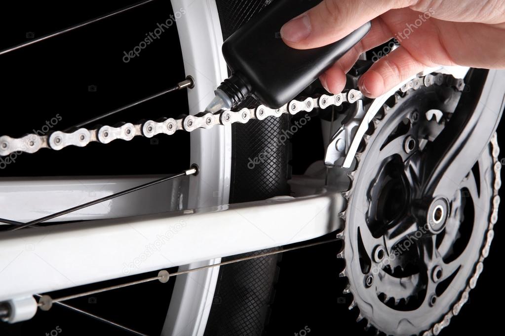 Bicycle chain oiling