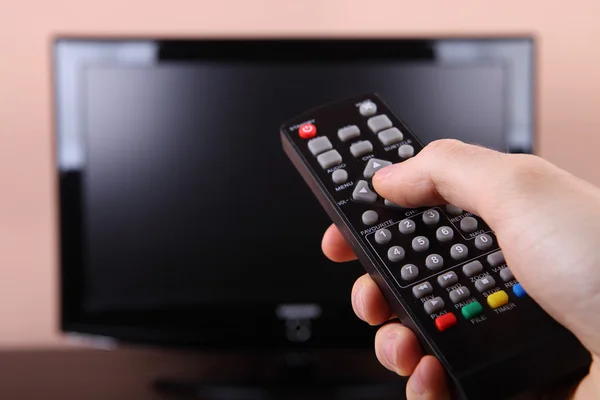 Accensione tv con telecomando — Foto Stock