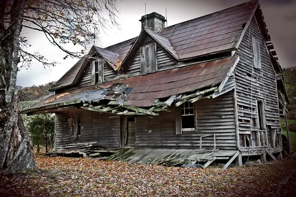 Vecchia casa infestata — Foto Stock