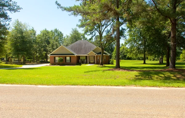 Landhuis in de landelijke gemeenschap — Stockfoto