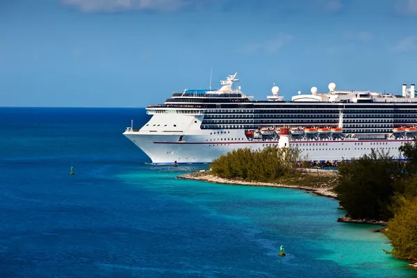 Kreuzfahrtschiff — Stockfoto