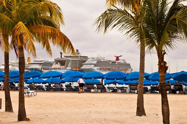 Cruise Ships in Philipsburg, St. Maarten — Stock Photo, Image