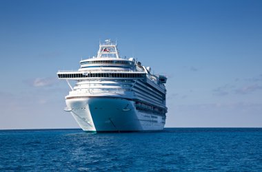 cruise gemi Karayip Denizi içinde demirli