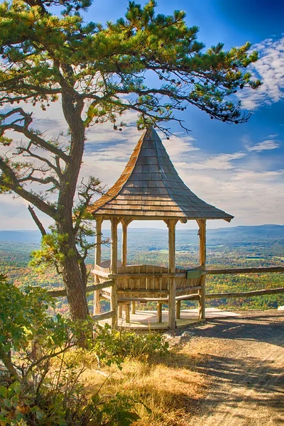 Gazebo en bois — Photo