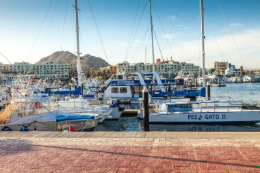 Puerto paraiso alışveriş merkezi ve marina