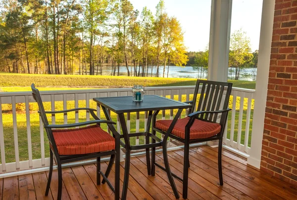 Skärmad backyard deck — Stockfoto