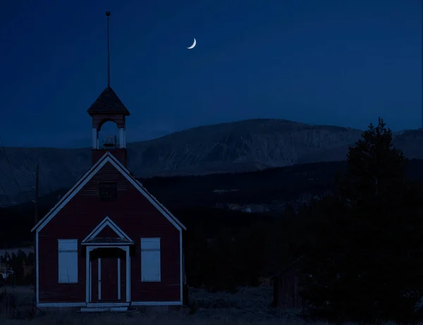 Abendmond Über Kleinem Schulhaus Ländlichen Colorado — Stockfoto