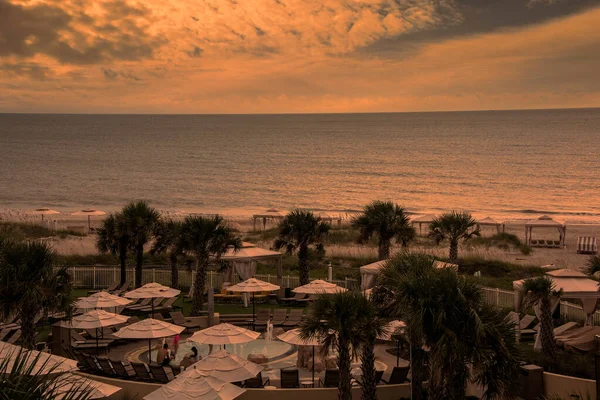 佛罗里达州阿米利亚岛 2019年8月15日 夕阳西下 位于佛罗里达州西海岸的阿米利亚岛上的一处海滨度假胜地上闪烁着光芒 — 图库照片