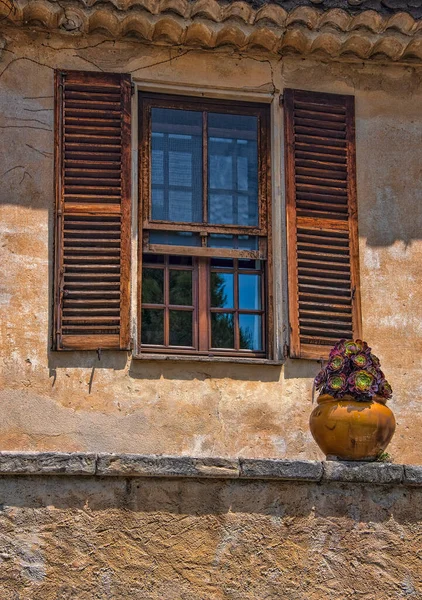 Old European Architecture Old Wooden Structures Flowering Planter Stucco Background — Stock Photo, Image