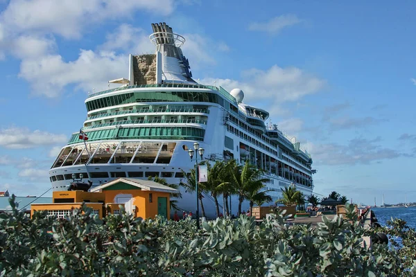 Nassau Bahamas Januar 2007 Kreuzfahrtschiff Ankert Hafen Von Nassau Bahamas — Stockfoto