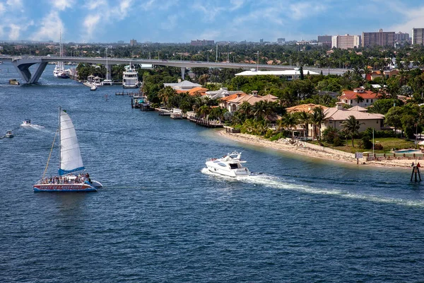 Fort Lauderdale Flórida Julho 2011 Busy Intercoastal Waterway Luxury Rich — Fotografia de Stock