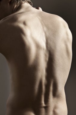 güçlü atletizm geri koyu arka plan üzerinde mans
