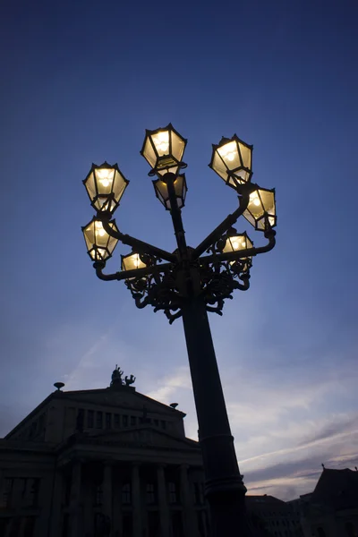 antika sokak lambası