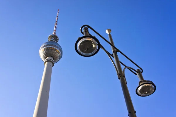 sokak lambası ve tv Kulesi berlin