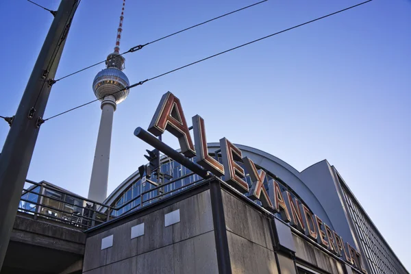 TV Kulesi alexanderplatz tren istasyonu