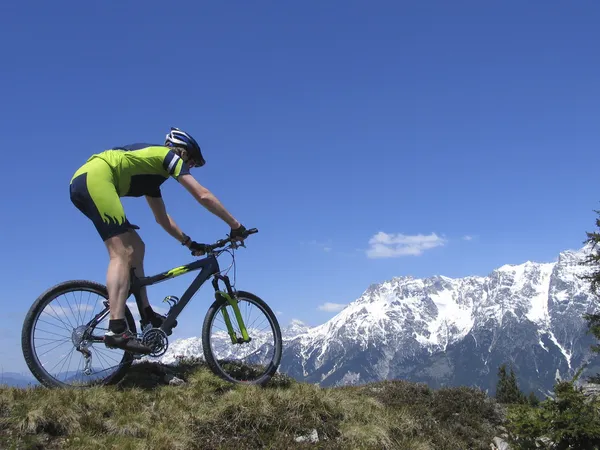 Mountainbike-åkaren — Stockfoto