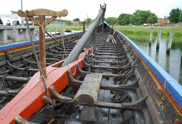 Réplica de un barco vikingo —  Fotos de Stock