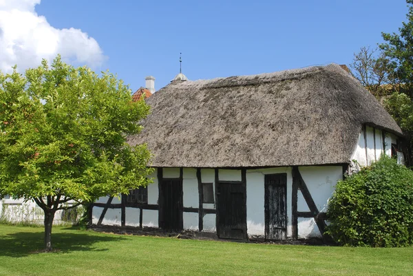 Typiska gamla bricknogged hus i Danmark — Stockfoto