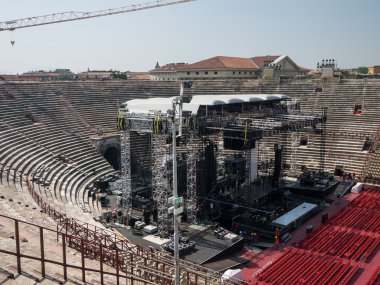bir konser sahne binası