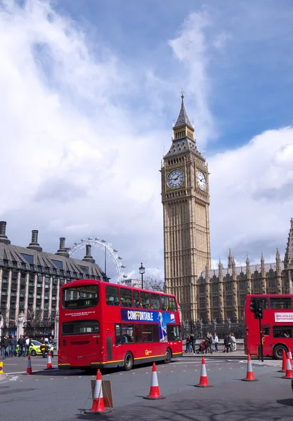 Taxi and bus in London — Stock Photo, Image