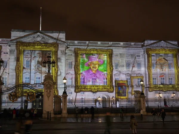 Palais de Buckingham projection de portraits — Photo
