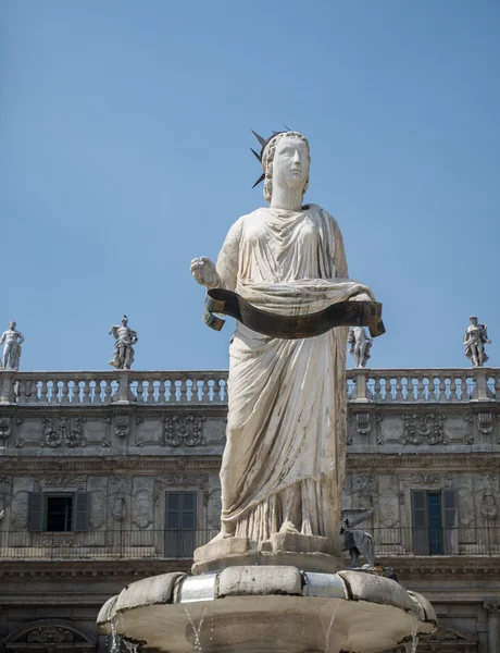 Madonnenstatue — Stockfoto