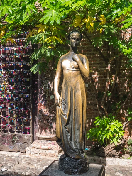 Statue of Juliet — Stock Photo, Image