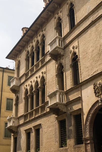 Facade of Italian palace — Stock Photo, Image