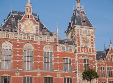 Amsterdam ana tren istasyonu dış