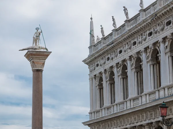 San teodoro säule in venedig — Stockfoto