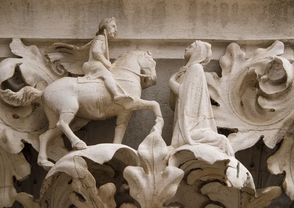 Capitello di colonna ornata a Palazzo Ducale a Venezia — Foto Stock