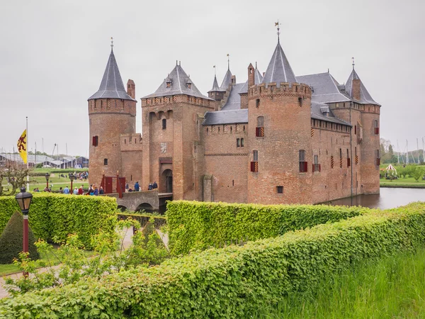 Muiderslot zamek w Holandii na dzień Narodowy zamek — Zdjęcie stockowe