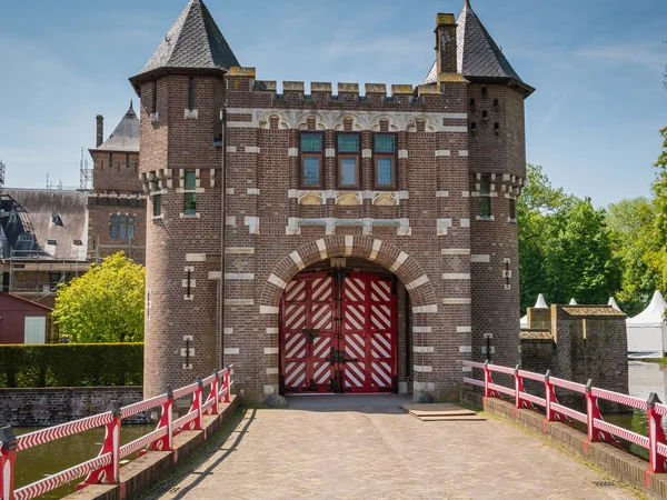 Входные ворота в замок Де Хаар, Нидерланды — стоковое фото