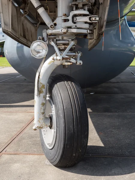 Front landing wheel of a plane — Stock Photo, Image