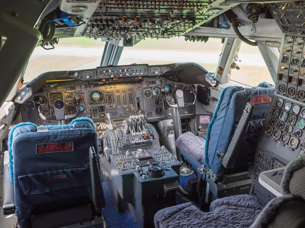 Cockpit of a jumbo jet — Stock Photo, Image