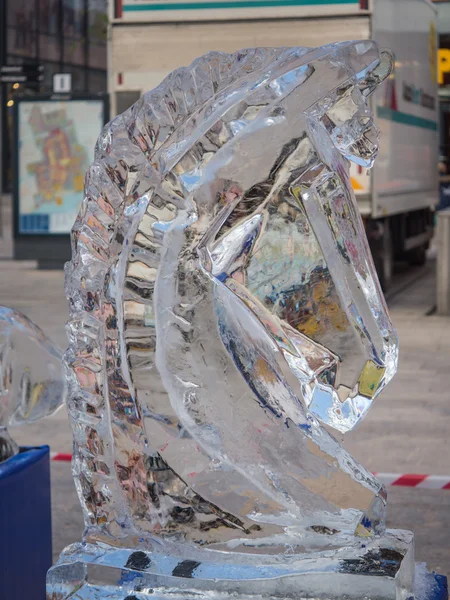 Horse's head ice sculpture at Sculpture Festival — Stock Photo, Image