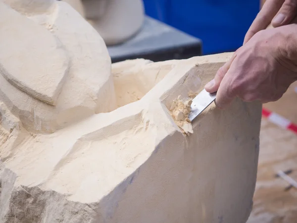 Mergel stenen snijwerk op sculpture festival — Stockfoto