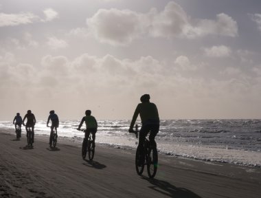 plaj race egmond-pier-egmond içinde yer alan dağ bisikletçileri