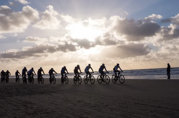 plaj race egmond-pier-egmond içinde yer alan dağ bisikletçileri