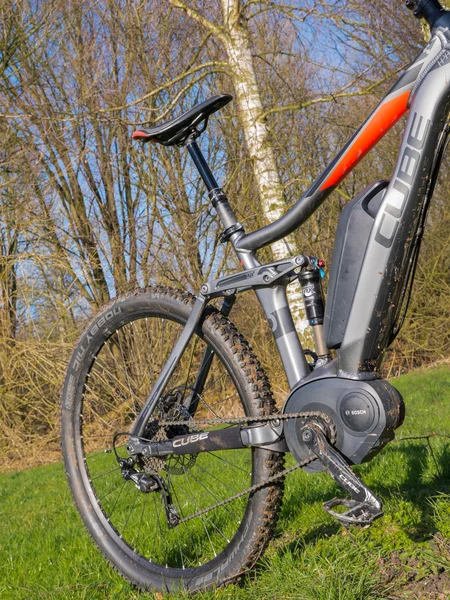 Stand van de techniek elektrisch aangedreven mountainbike — Stockfoto