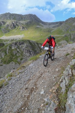 Yine de İsviçre dağ alan sürme Mountainbiker