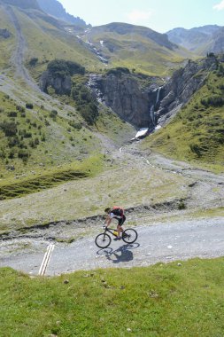 Yine de İsviçre dağ alan sürme Mountainbiker