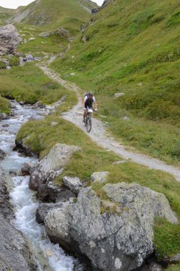 Yine de İsviçre dağ alan sürme Mountainbiker