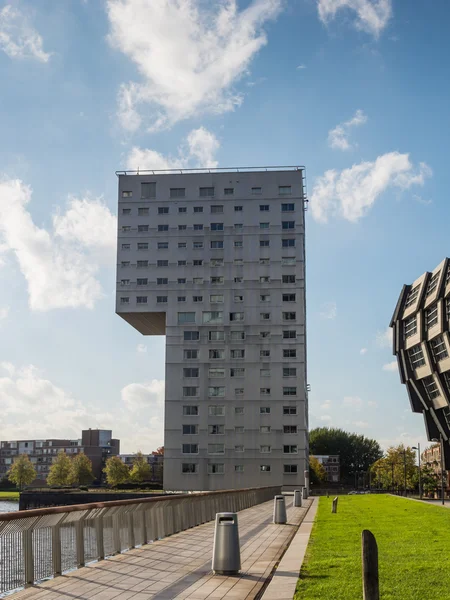 Edificio de apartamentos en el moderno centro de Almere, The Net — Foto de Stock