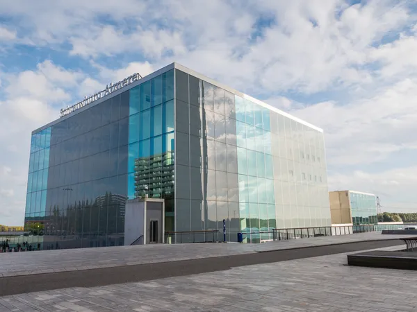 Arquitectura en el moderno centro de Almere, Países Bajos — Foto de Stock