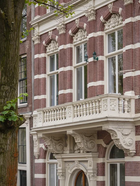 Amsterdam canal house with balcony — Stock Photo, Image