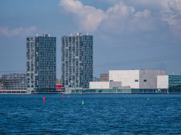 Teil der Skyline des modernen Stadtzentrums von Almere, das Netz — Stockfoto