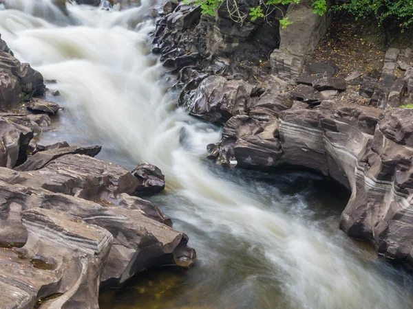 Fast flowing river — Stock Photo, Image