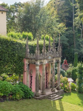 İtalyanca portmeirion süslü binada ilham verdi.
