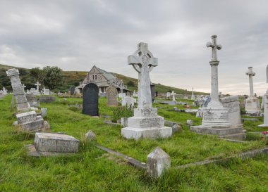 Mezarlık büyük ormes baş, Kuzey Galler